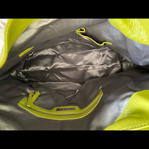Beautiful lime green purse! - Picture 3 of 3